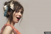 zooey331440x900.jpg
